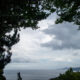 雲り空と海